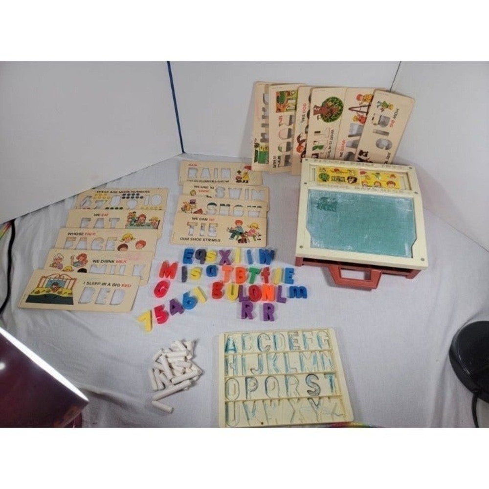 Vtg 1972 Fisher Price School Days Play Desk Magnetic Letters Cards Numbers Chalk